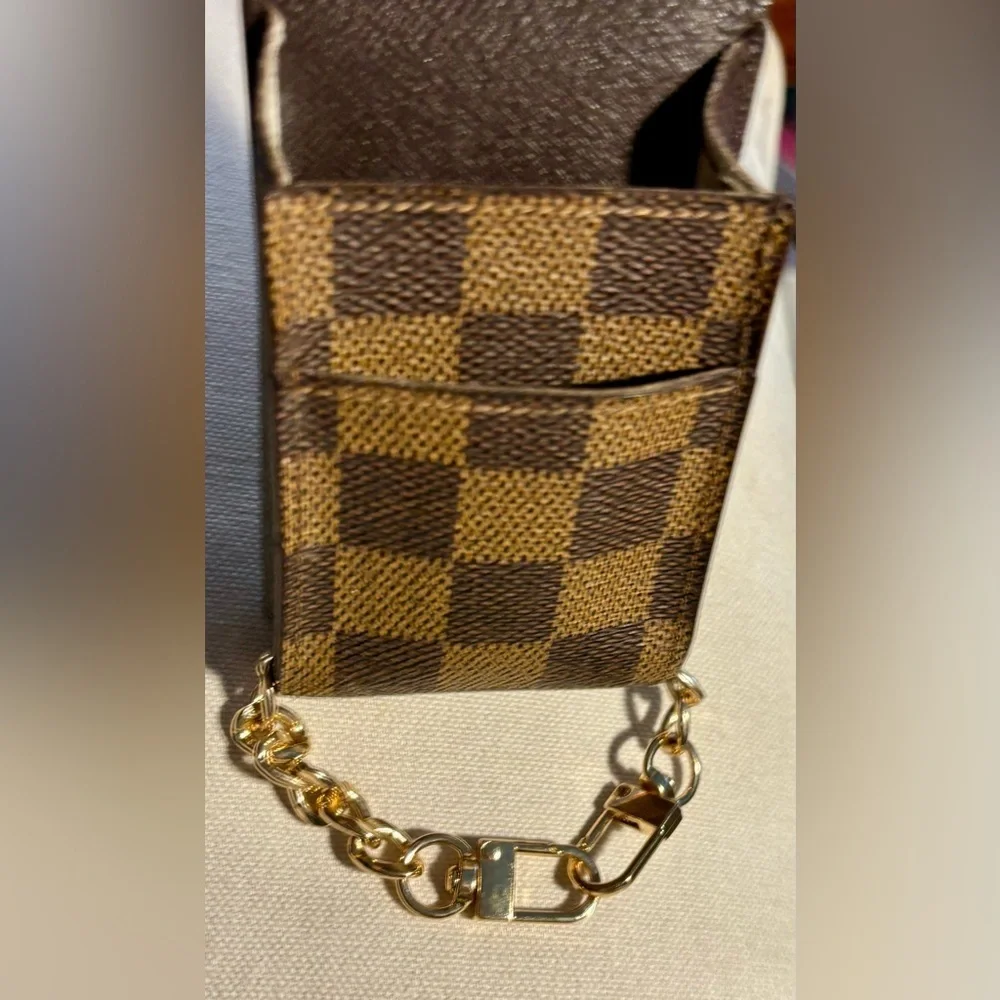 Louis Vuitton Damier Ébène Mini Pouch – Vintage!